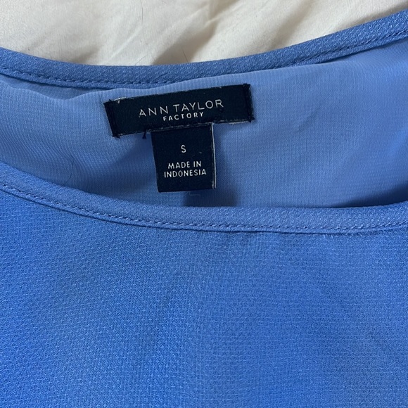 Gently worn Ann Taylor top - Picture 2 of 3